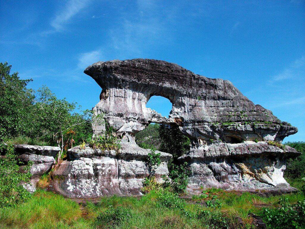 Aventura en Guaviare: puerta de Orión, arte rupestre y pozos naturales en 3 días