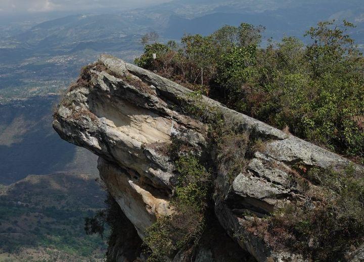 Caminata al Corazón de Quininí: La Montaña Sagrada y sus Misterios