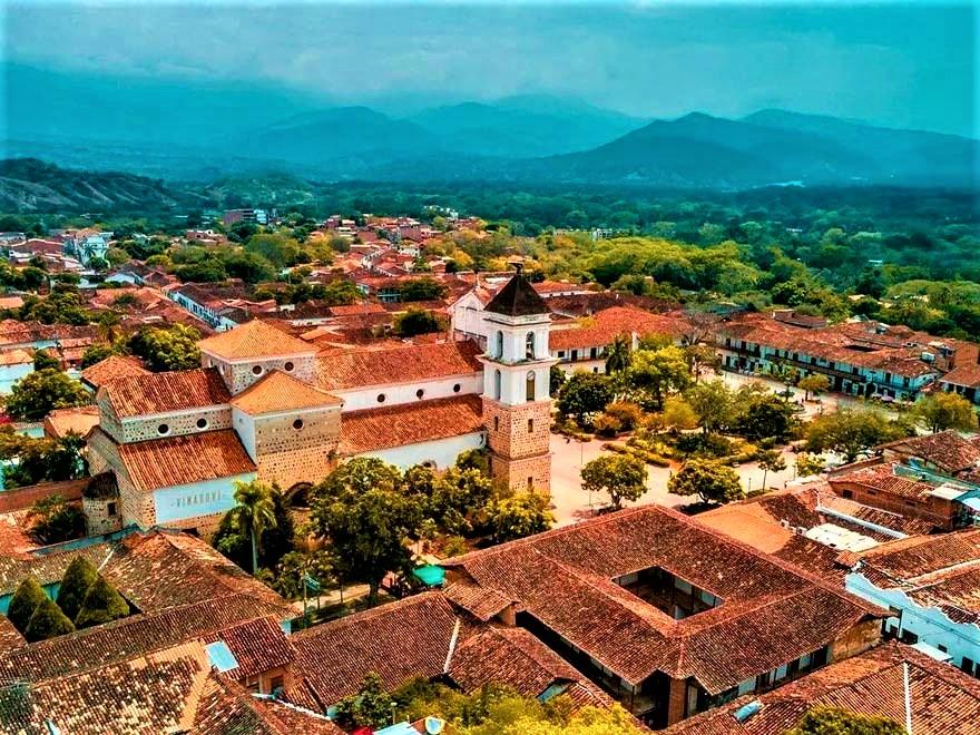 Explora Santa Fe de Antioquia y el parque Kanaloa