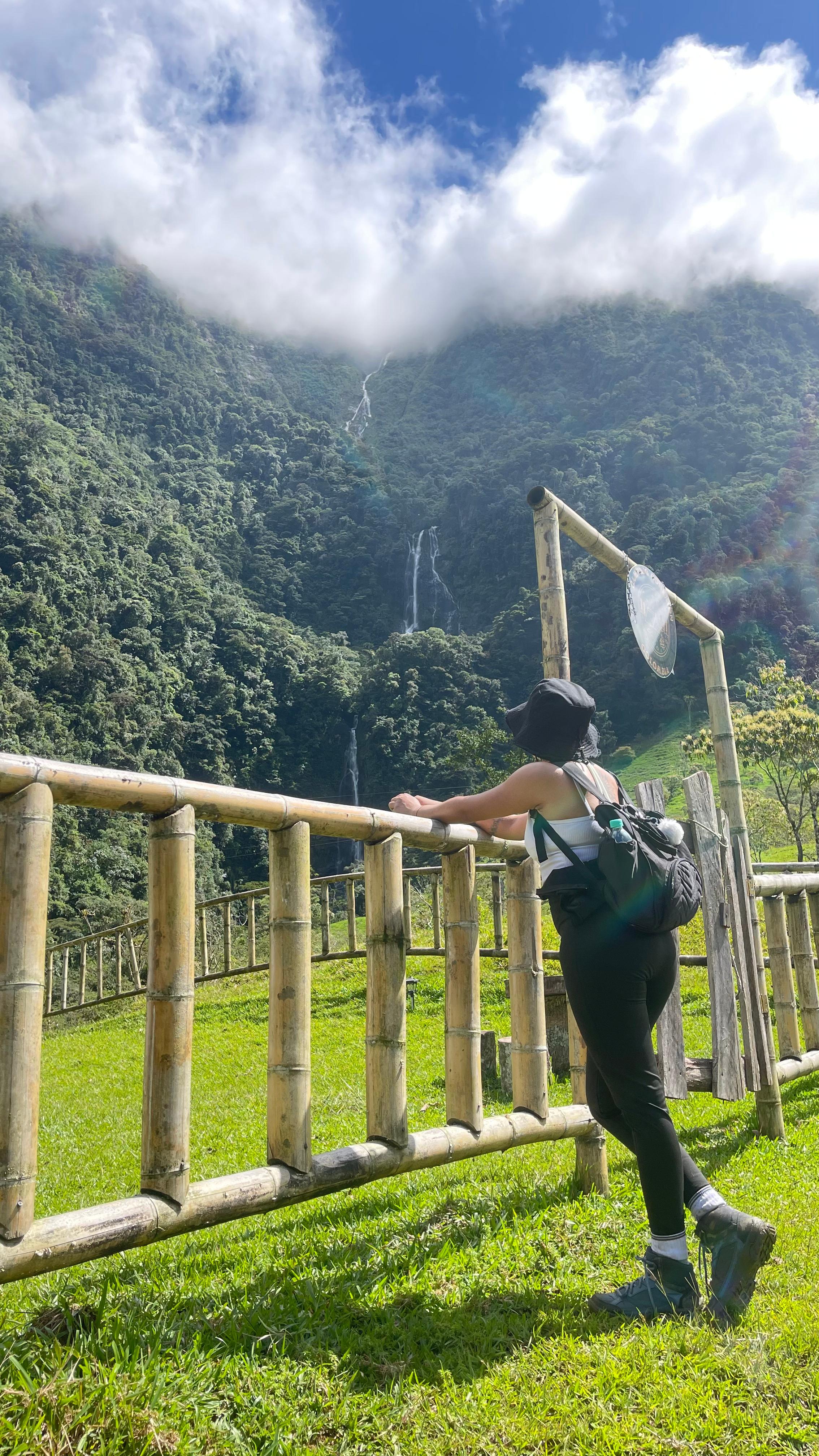 Valle de las Cascadas: Explorando el Cañón del Río Santo Domingo